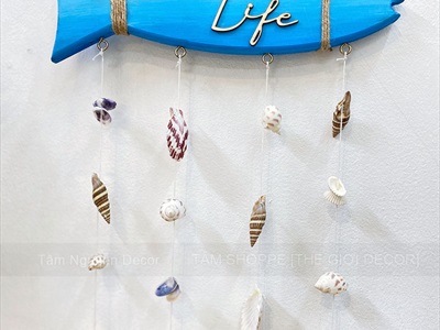 Bảng treo chủ đề biển Beach Life Cá Xanh treo ốc [dây thừng - vỏ ốc thật] KT55x32cm BTC-BIEN-03